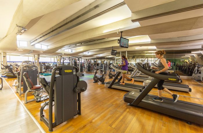 tapis roulant e altri attrezzi nella palestra di tropos